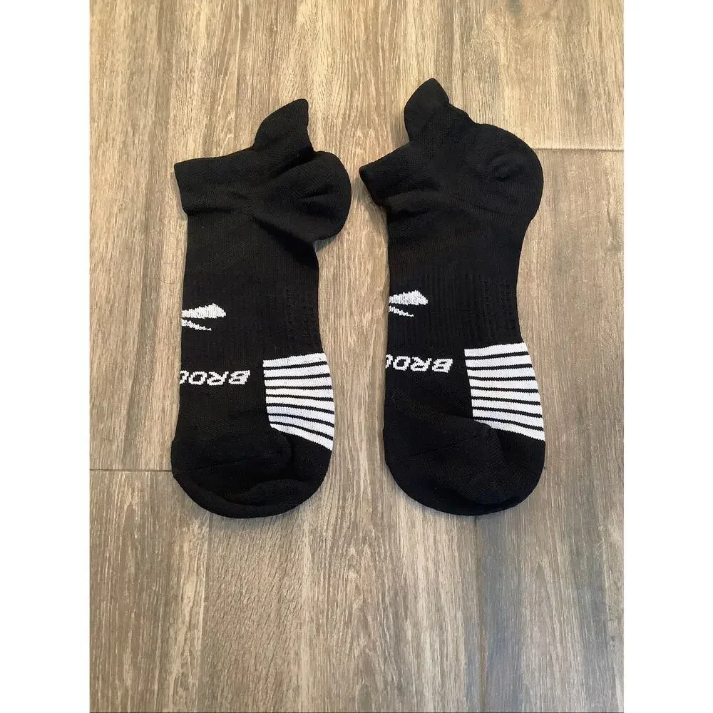 Brooks Unisex Large 1 Pair Black Ghost Lite No Show Tab Socks Athleisure A33-2